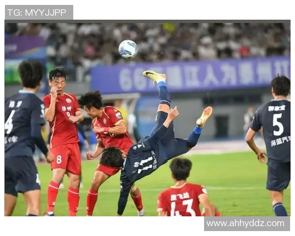 回顾2017年足球最佳阵容：明星球员与精彩瞬间的完美结合