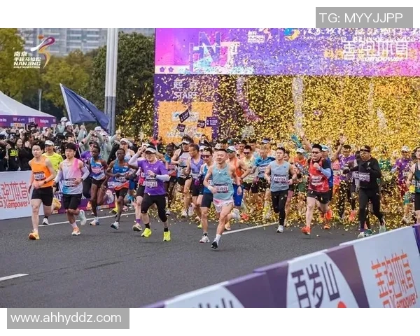 南京城市马拉松评析:飞盘队展现速度与团队协作的完美结合 南京城市马拉松评析:飞盘队展现速度与团队协作的完美结合